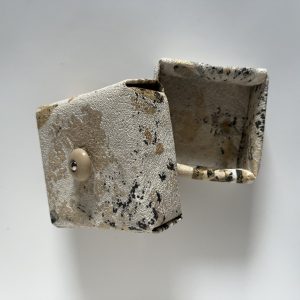 Ori-B6 geöffnet Deckel schräg angelehnt